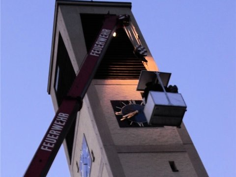 Eutinger beklagen Lärm von Autobahn und Kirchenglocken Als störend wird von manchen Anliegern der Glockenschlag der katholischen Kirche St. Josef in Eutingen empfunden. Die Kirchturmuhr war Ende September eingebaut worden. Foto: PZ-News.de